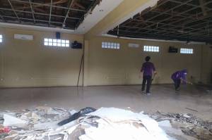 Puting Beliung Rusak Bangunan SMAN3 dan Kantor KPU Depok