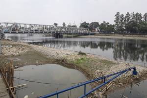 6 TPS Liar di Bantaran Sungai Cisadane Dilibas Pemkot Tangerang