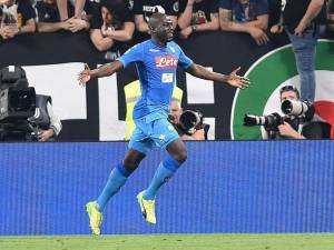 Fiorentina Kutuk Aksi Rasisme Suporter ke Bek Napoli Kalidou Koulibaly