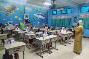 PTMT Perdana Depok, Siswa-Guru Dilarang ke Sekolah Jika Ada Anggota Keluarga Sakit