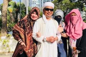 Nama Istri Ke-3 Ustaz Arifin Ilham Tak Masuk Daftar Ahli Waris, Ini Penjelasan Keluarga