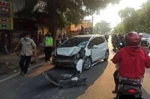Mobil Hantam Pagar di Jaktim, Satu Korban Tewas