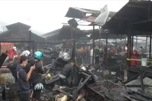 Ratusan Kios Terbakar, Pedagang Pasar Bawah Terima Bantuan Rp2 Juta