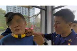 Viral! Anak Iseng Kalungkan Gembok Sepeda ke Leher Ibu, Susah Dilepas karena Lupa Kode