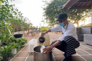 Green Practice di Hotel Nikko Bali, Menanam dengan Pupuk Cair Organik