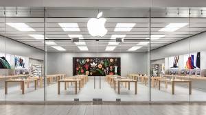 Apple Mulai Bebaskan Pengunjung Toko di AS Tanpa Pakai Masker