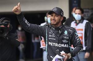 Hamilton Sebut Verstappen Hadirkan Persaingan Kelas Dunia di F1