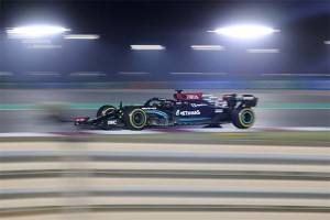 Formula 1: Lewis Hamilton Juara GP Qatar 2021 Usai Asapi Verstappen