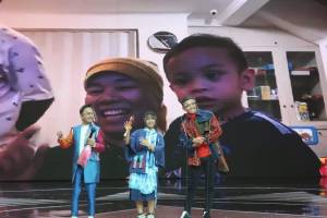 Mengharukan! Gala Sky Raih Penghargaan, Rubens Family Borong Piala Mom and Kids Awards 2021