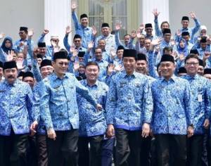 Sedap! PNS Dapat Rezeki Nomplok Akhir Tahun dari Jokowi