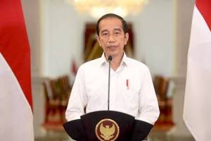 Presiden Jokowi menyatakan bahwa pemerintah memutuskan melonggarkan pemakaian masker. Bagi masyarakat yang beraktivitas ruangan diperbolehkan tidak menggunakan masker.
