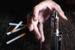 Pakar Serukan Pentingnya Penelitian Rokok Elektrik