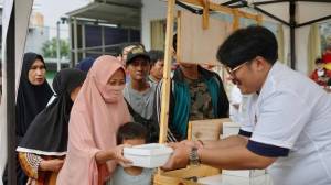 Ringankan Beban Warga, UKM Sahabat Sandi Gelar Aksi Borong Warteg di Tangerang
