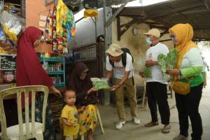 Relawan OMG Bagikan 1.200 Lubang Tanam Sayur Hidroponik Bantu Kelompok Tani