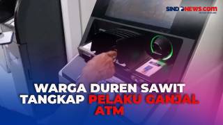 Detik-Detik Pelaku Ganjal ATM di Duren Sawit Jakarta....