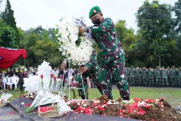 Pimpin Pemakaman Brigjen Stepanus, Jenderal Dudung: TNI AD Kehilangan Perwira Terbaik