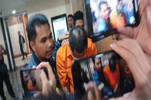Penampakan Pria Ngadu Adik Jenderal Pakai Pelat Dinas TNI Palsu Menunduk dengan Tangan Diborgol