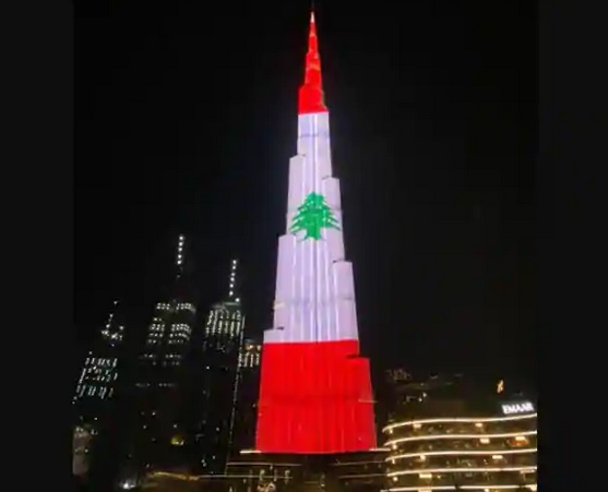Бурдж халифа в цветах флага. Останкинская башня перекрасилась в цвета флага Азербайджана.
