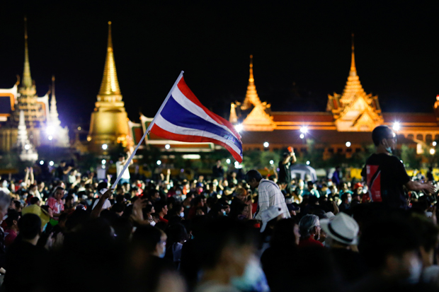 PM Thailand Dituntut Mundur Demonstran Gunakan Medsos 