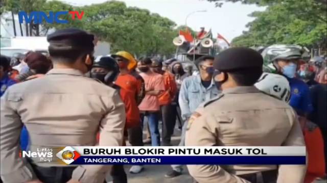 VIDEO Buruh Blokir Pintu  Tol  di  Tangerang Menolak 