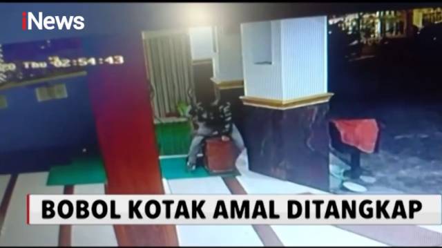VIDEO Aksi Pria Bobol Kotak Amal Masjid di  Surabaya  