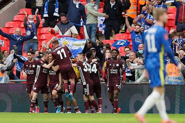 Kalahkan Chelsea, Leicester Angkat Piala FA Pertama