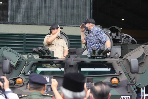 Prabowo Pamerkan Tank Harimau hingga Senjata Api Buatan Pindad ke PM Malaysia