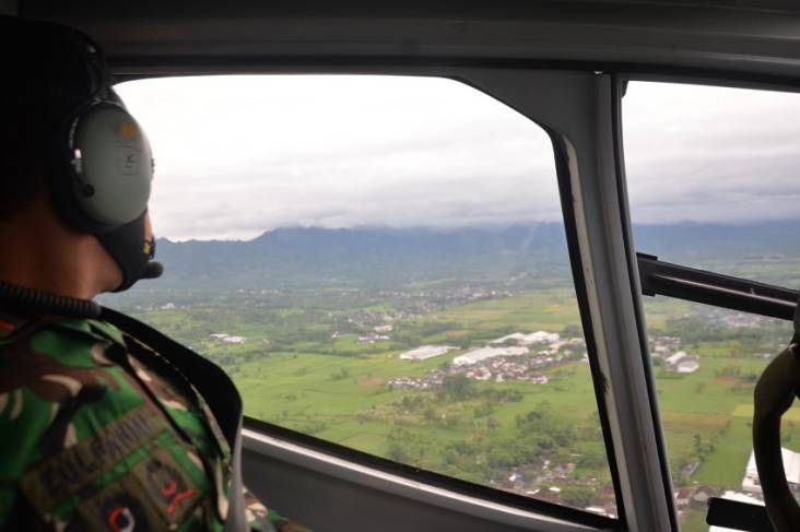Panglima TNI Tinjau Lokasi Erupsi Gunung Semeru dari Udara
