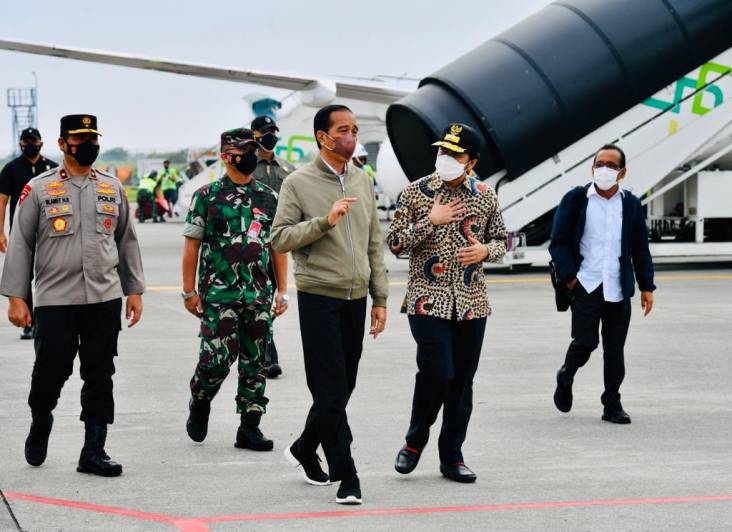 Tiba di Sidoarjo, Presiden Jokowi Lanjut Naik Heli ke Lokasi Erupsi Gunung Semeru