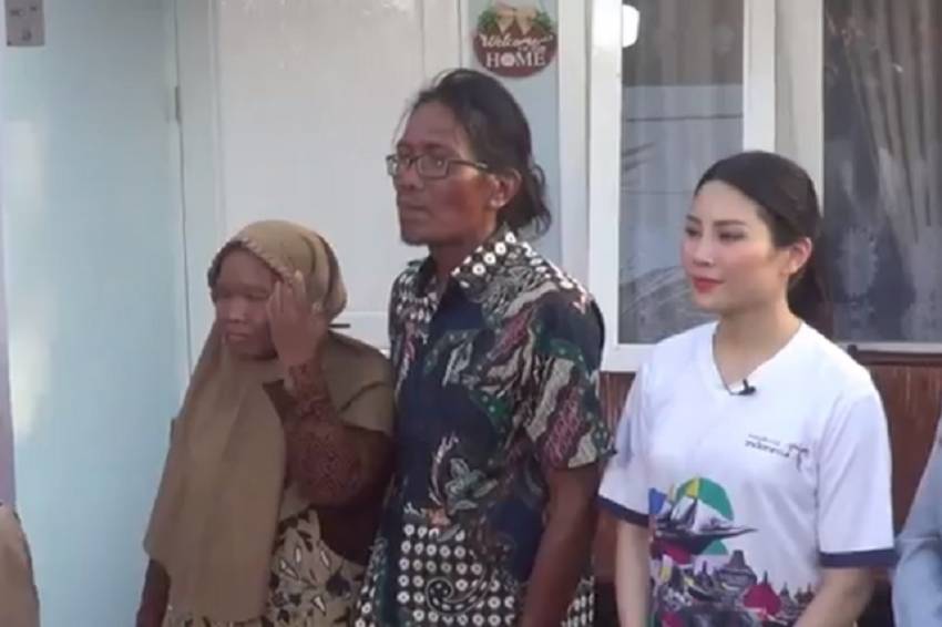 MNCTV Bedah Rumah Warga di Sidoarjo, Keluarga Samsul Hadi Sujud Syukur