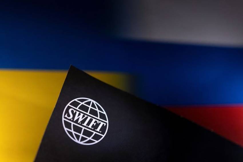 Bankir Top Rusia: Saatnya 'Membunuh' SWIFT dalam Transaksi Kita