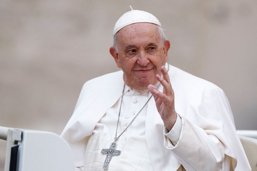 Paus Fransiskus Sarankan Gereja Katolik Bisa Berkati Pasangan Sesama Jenis