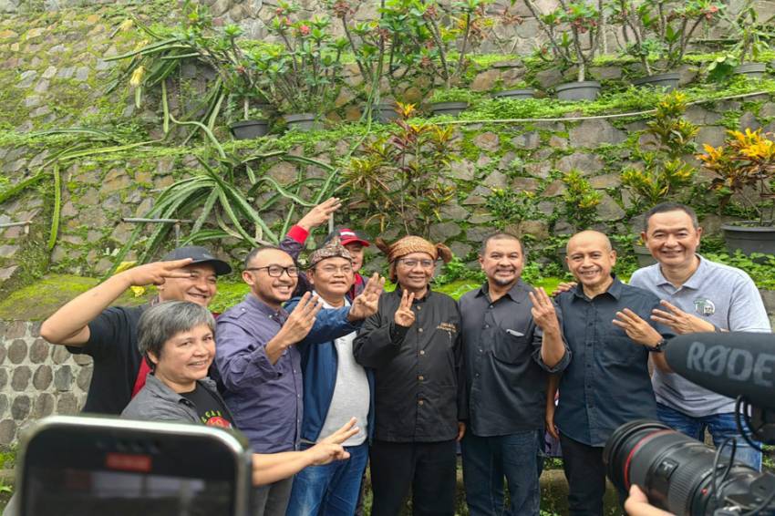 Ketua Bidang Keagamaan DPP Partai Perindo Dampingi Mahfud MD Silaturahmi ke Solihin GP