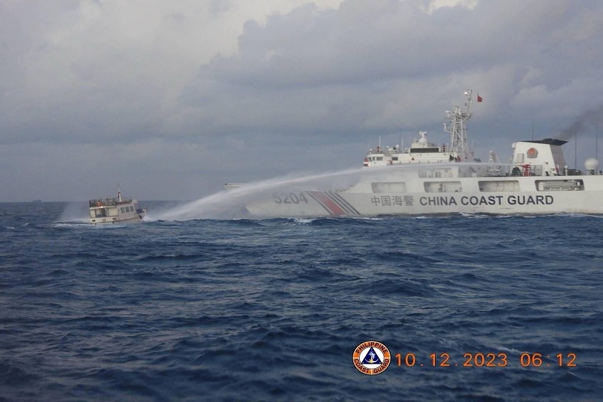 Kapal China Tabrak Kapal yang Membawa Panglima Militer Filipina, Manila Marah