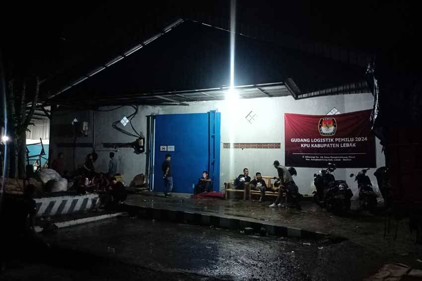 Gudang Logistik KPU Lebak Kebanjiran, Surat Suara DPR RI Rusak
