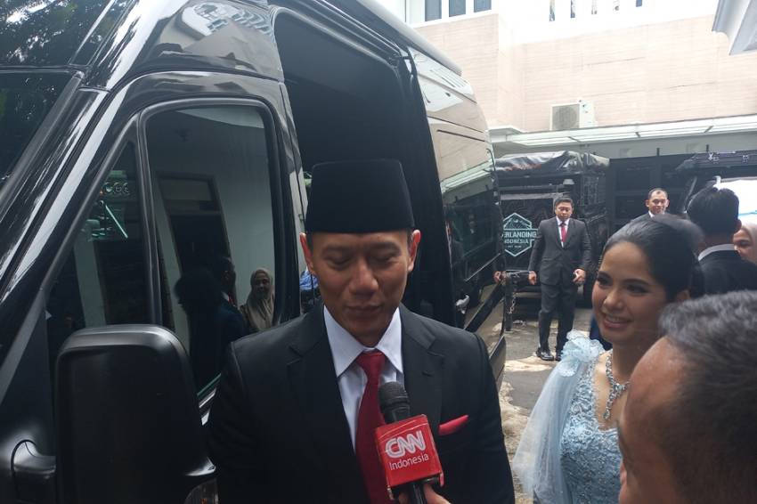 Pakai Jas dan Peci, AHY Berangkat ke Istana Kepresidenan