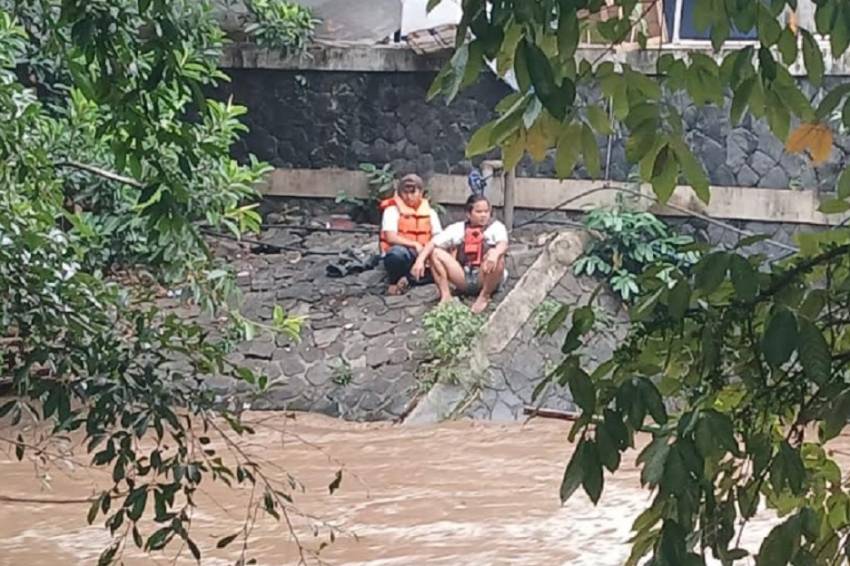 Tragis, 3 Santri Hilang Terseret Arus Air Sungai Cikapundung Bandung