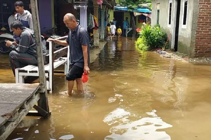 Banjir Terjang Indramayu, Permukiman Padat Penduduk Terendam