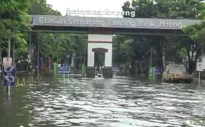 Stasiun Tawang Masih Lumpuh Total, Ketinggian Banjir 30-70 Cm
