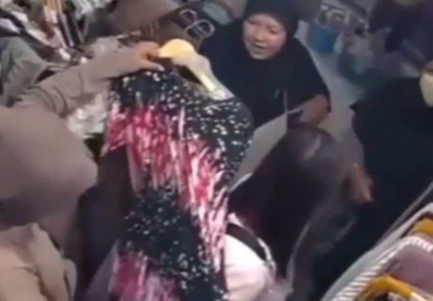 Terekam CCTV, Komplotan Copet Perempuan Beraksi di Pasar Besar Kota Malang