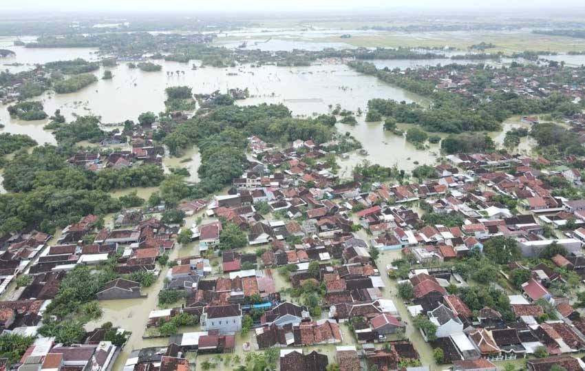 Atasi Banjir Demak-Kudus, BNPB Perbaiki Tanggul Sungai Wulan yang Jebol