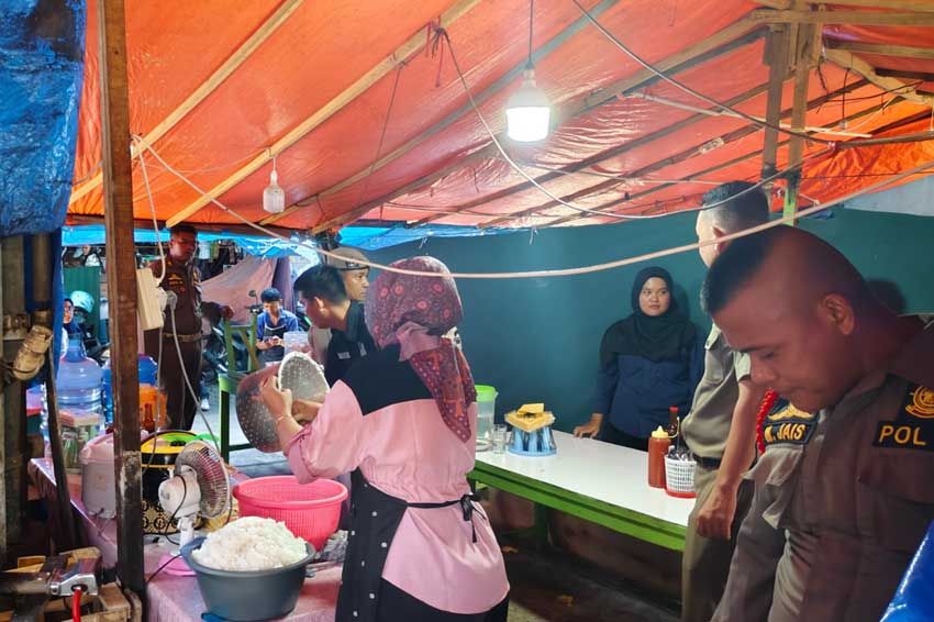 Satpol PP Padang Tertibkan Warung Makan yang Buka Siang Hari saat Ramadan