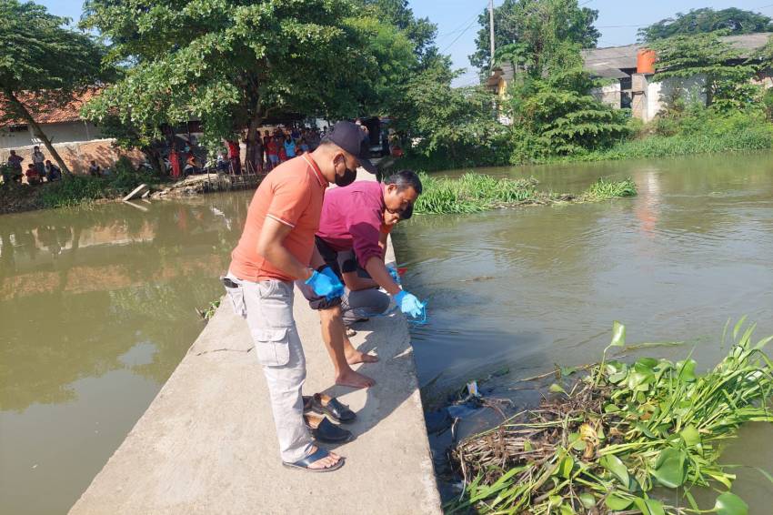 Karawang Gempar! Warga Bekasi Tewas Membusuk Penuh Belatung di Sungai KW 6
