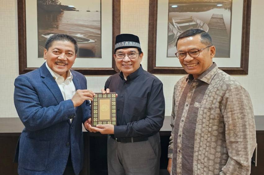 Yayasan Muslim Sinar Mas dan APP Group Wakafkan Al-Qur'an ke Pulau Terluar