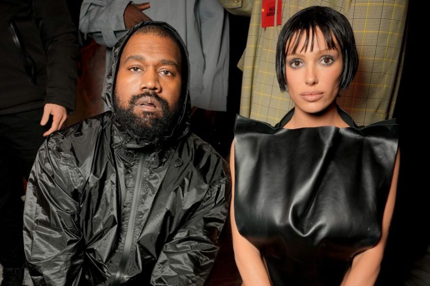 Heboh Bianca Censori Istri Kanye West Pakai Dress Tipis Tembus Pandang saat Jalan-jalan