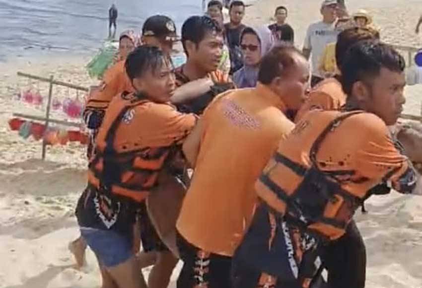 Abaikan Petugas SAR, Wisatawan Tewas Tenggelam di Pantai Watulawang