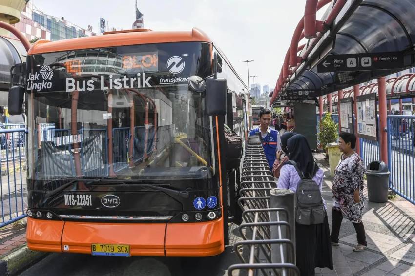 Tekan Polusi Udara, Pemprov Jakarta Didorong Perbanyak Bus Listrik