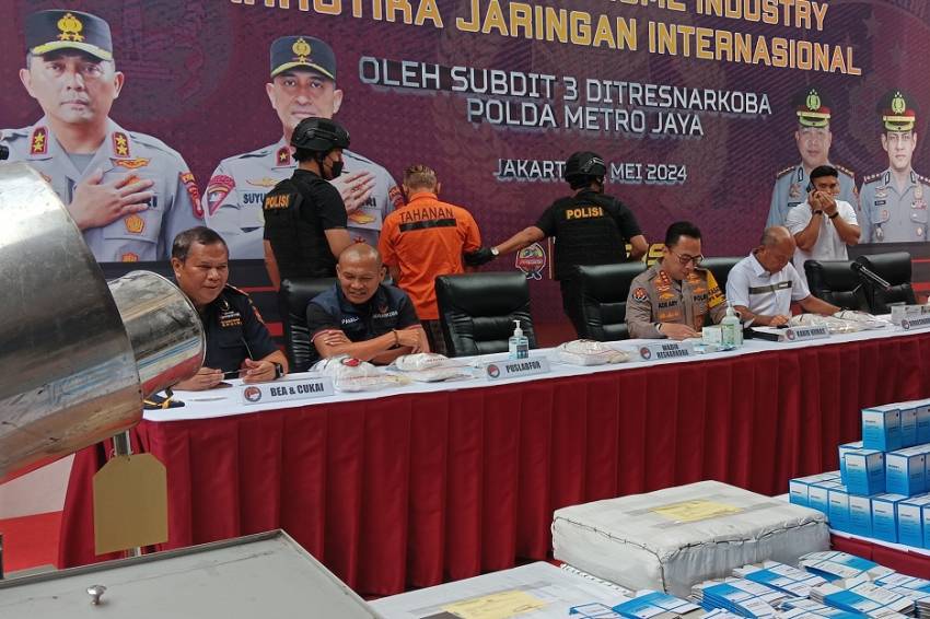 Polda Metro: Narkoba Produksi Home Industry Akan Diedarkan di Surabaya dan Kalimantan