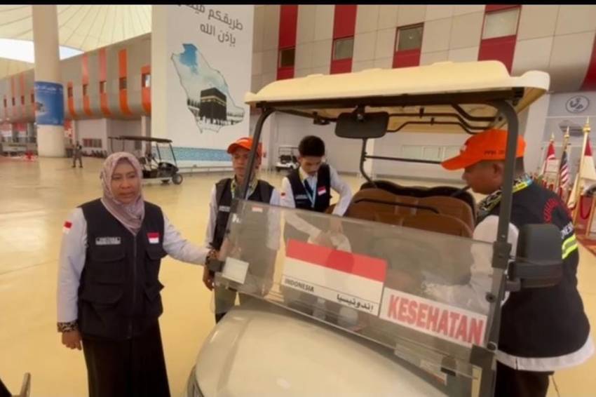 PPIH Siagakan Mobil Rawat Jalan untuk Jemaah Haji Indonesia yang Sakit di Bandara Jeddah