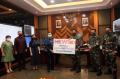 MNC Peduli Serahkan Bantuan APD ke TNI AD